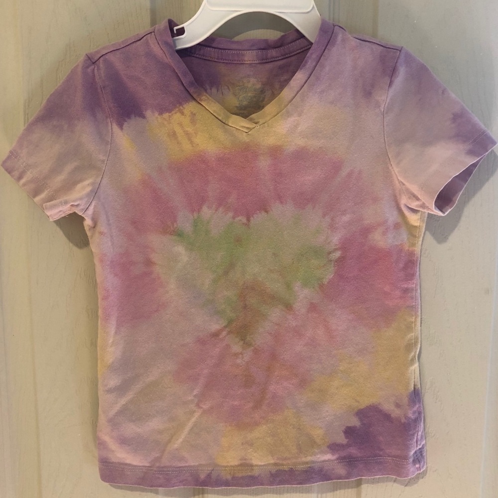 Tie dye heart t-shirt size xs 4-5